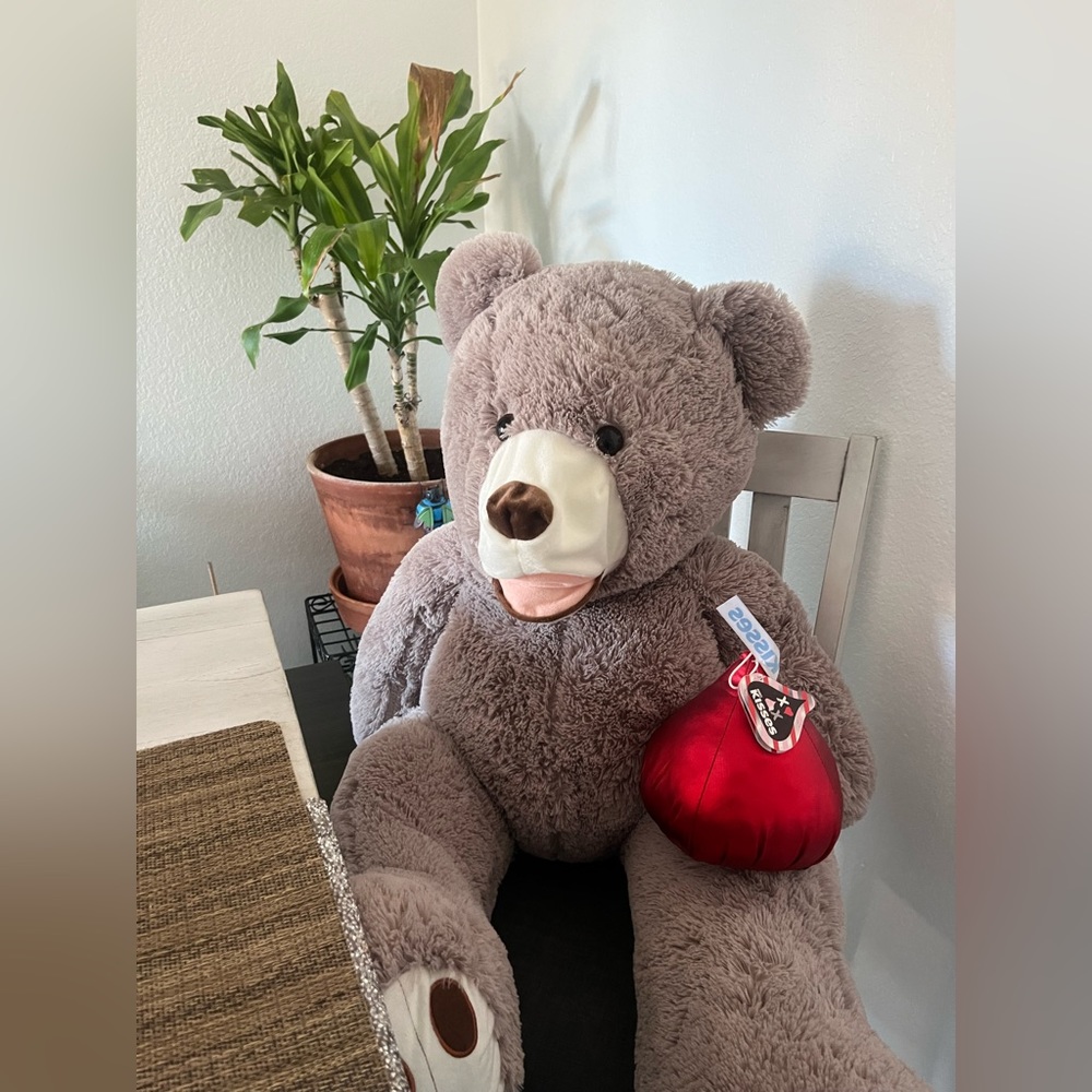 3Ft Teddy bear bundle Valentine’s Day